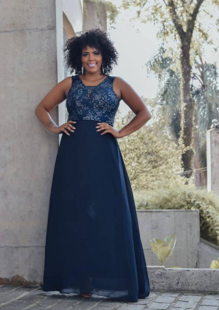 Vestido Madrinha Clássico em chiffon, corpo em tule com glitter