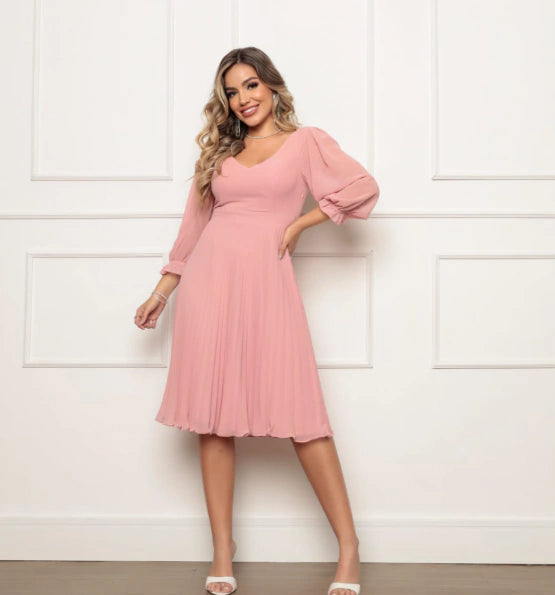 Vestido Madrugadade chiffon c/ saia plissada.